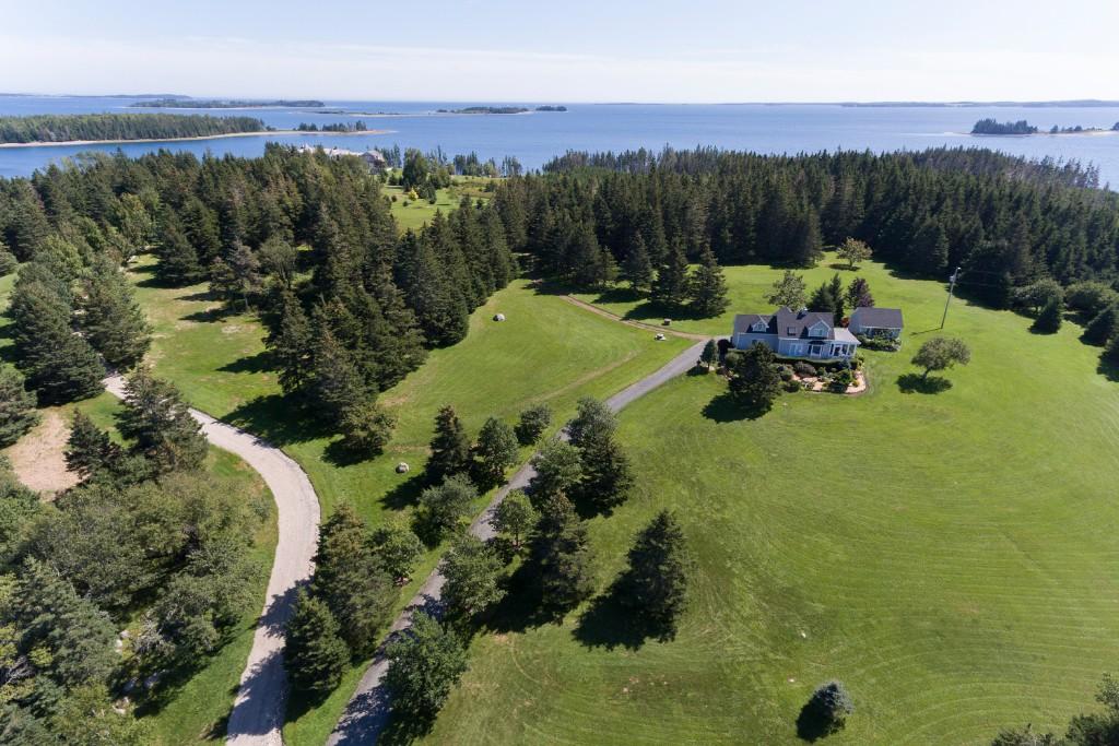 11 bedroom stately home for sale in Nova Scotia, Mahone Bay, Canada
