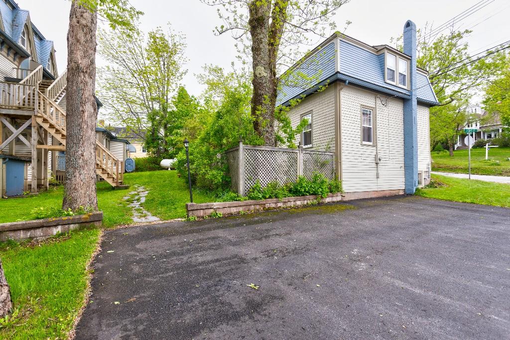 9 bedroom guest house for sale in Lunenburg, Nova Scotia, Canada