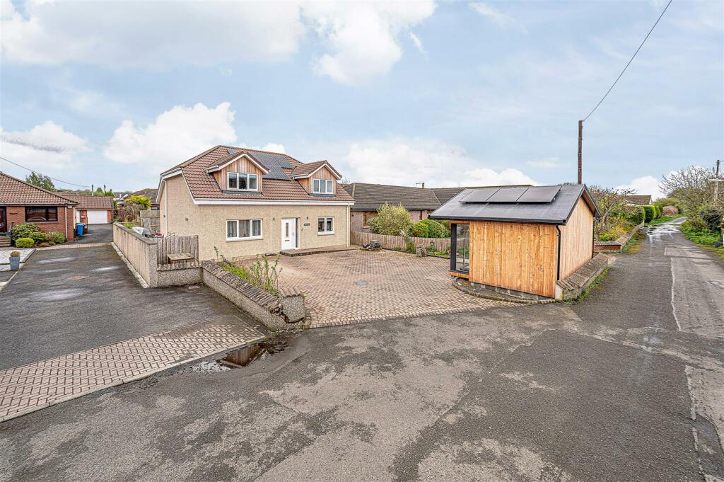 5 bedroom detached house for sale in Willow Lodge, Muirside Road