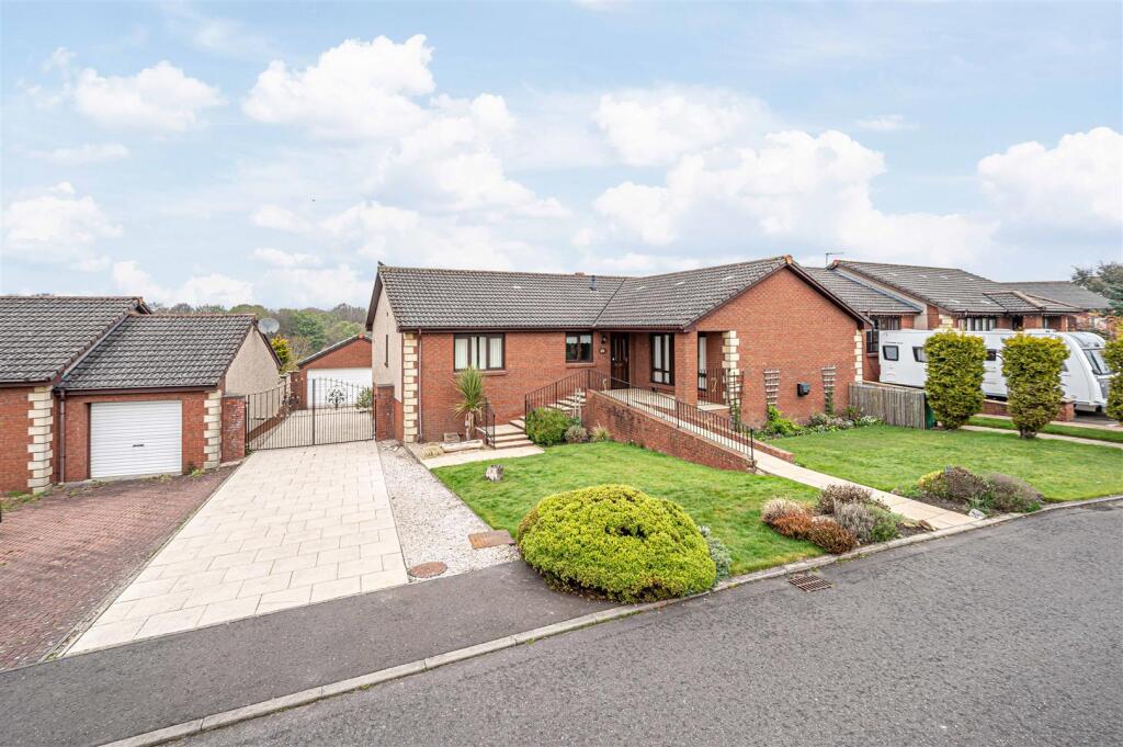 Main image of property: 38 Curling Knowe, Crossgates, KY4 8AX