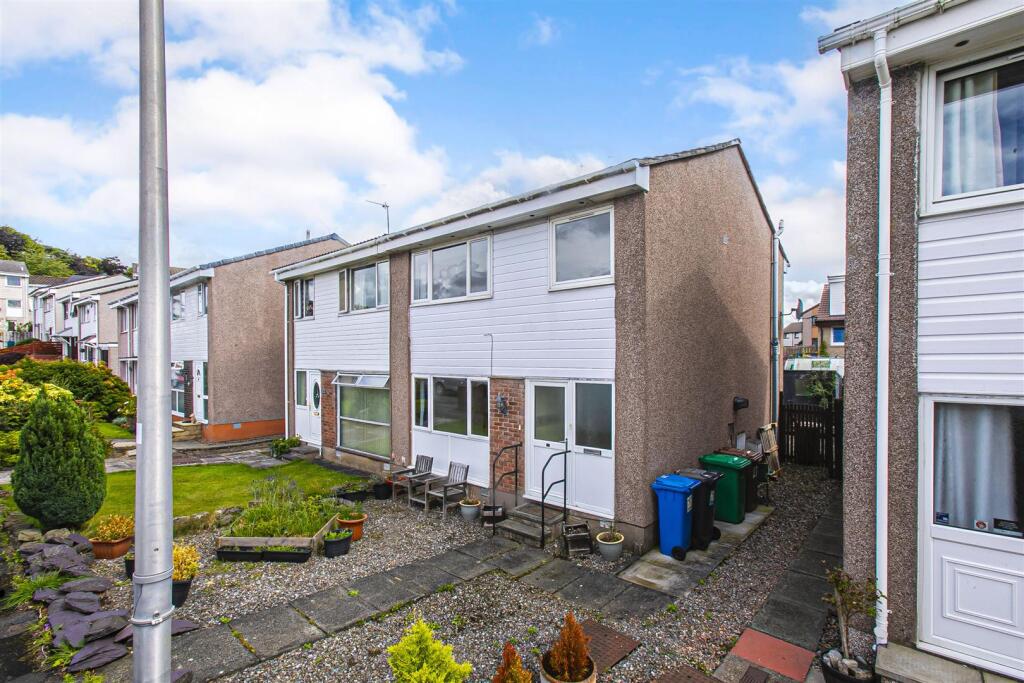 Main image of property: 27 Rowan Grove, Dunfermline, KY11 8QX