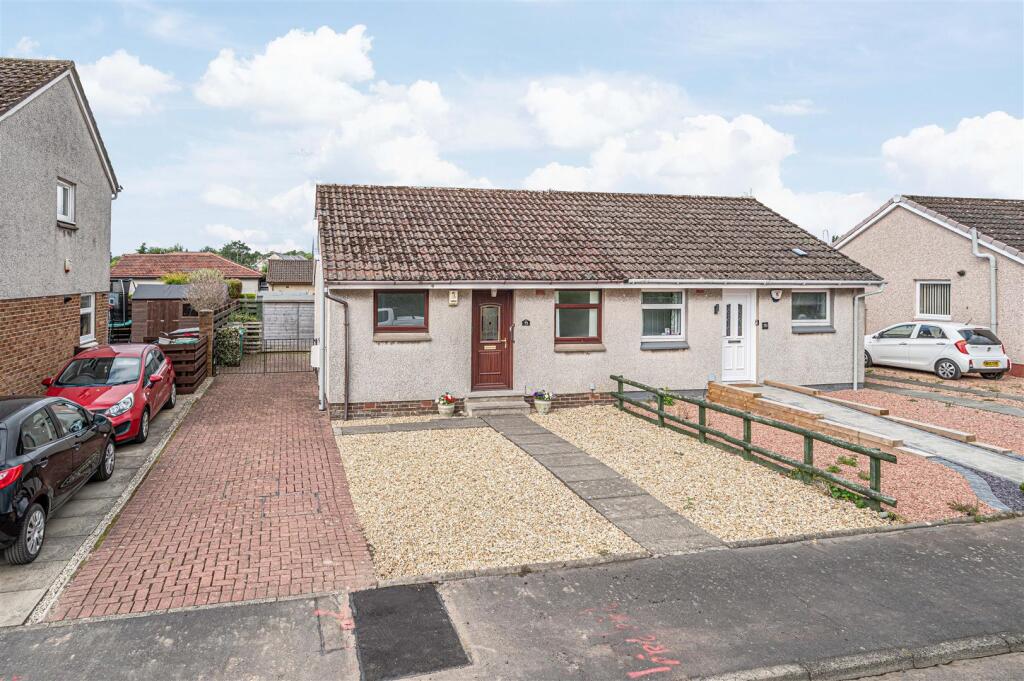 Main image of property: 72 Glenavon Drive, Cairneyhill, KY12 8XJ