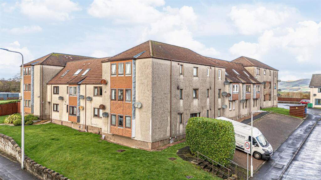 Main image of property: 13 Robert Smith Court, Lumphinnans, KY4 8AE