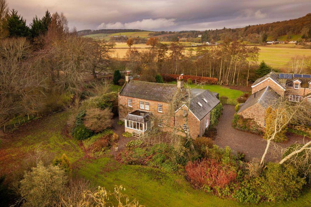 Main image of property: Meikle Fardle Farm, Meikleour, Perthshire, PH2 6EF