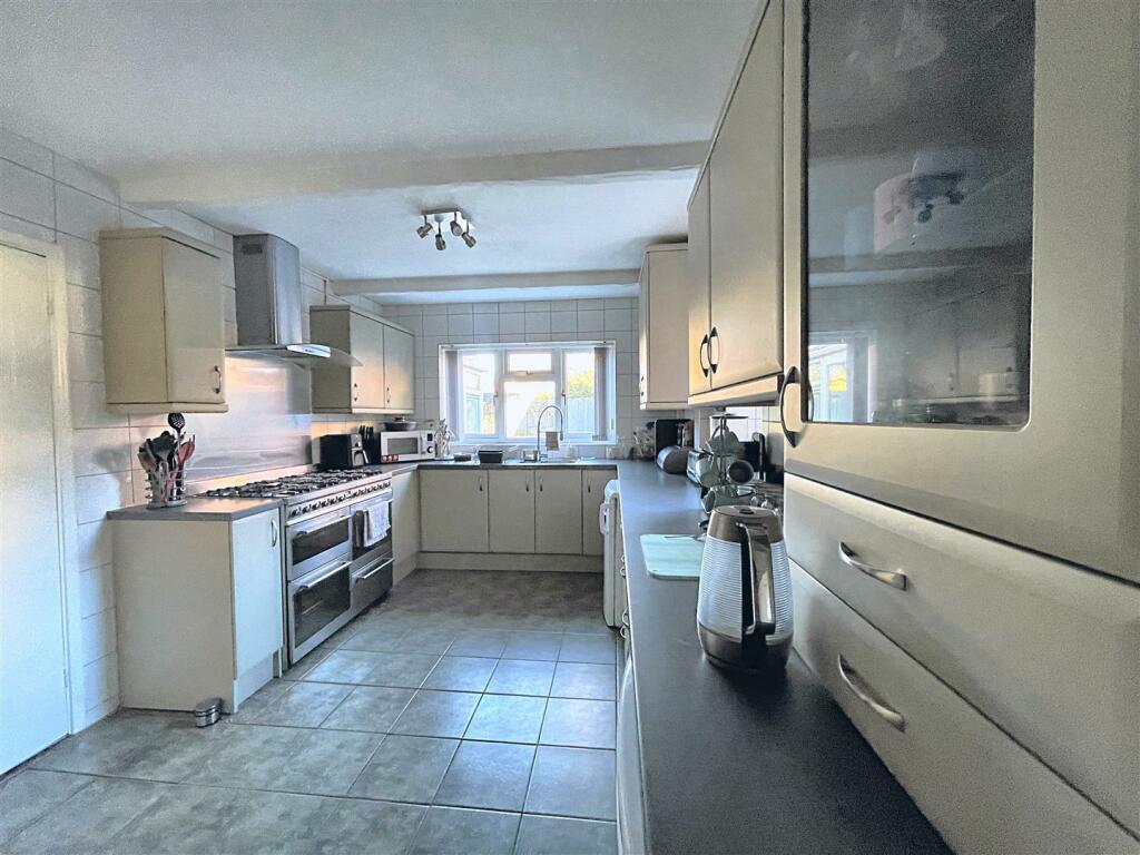 Additional property image - Dean Close, Worle, Weston super Mare
