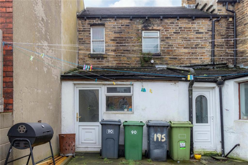 2 bedroom terraced house for sale in Beech Street, Paddock