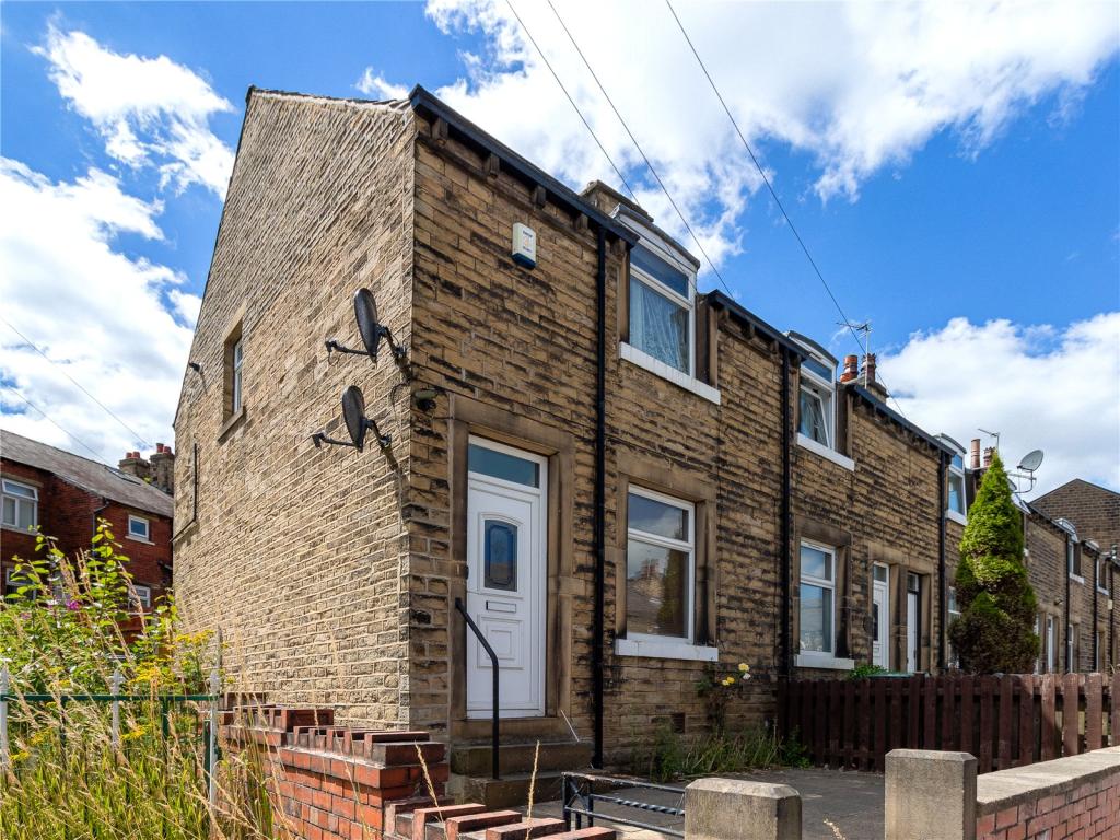 2 bedroom end of terrace house for sale in Grisedale Avenue, Birkby