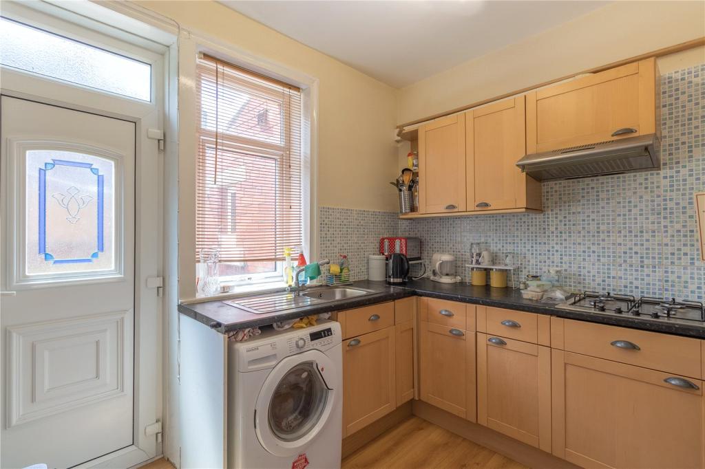 2 bedroom end of terrace house for sale in Grisedale Avenue, Birkby
