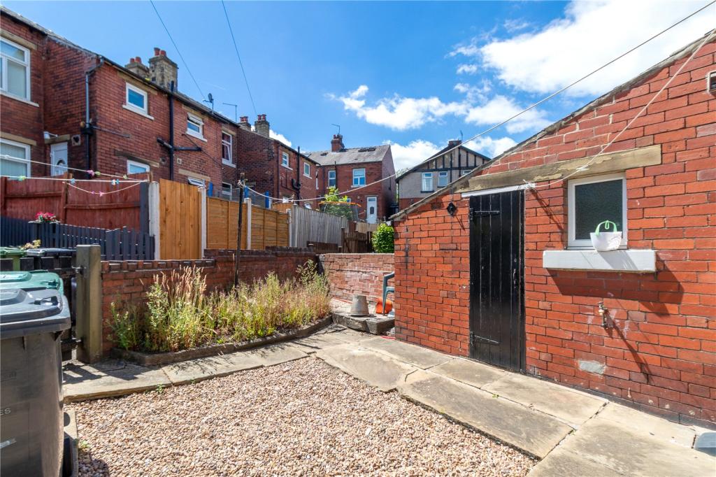 2 bedroom end of terrace house for sale in Grisedale Avenue, Birkby