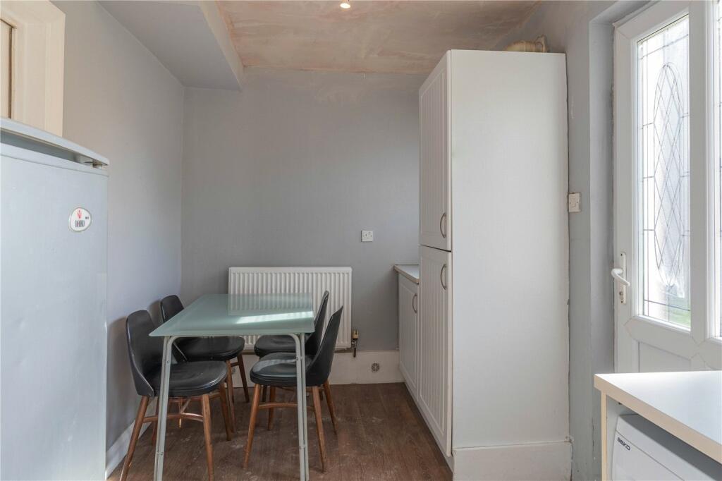 2 bedroom semidetached house for sale in Browning Road, Deighton