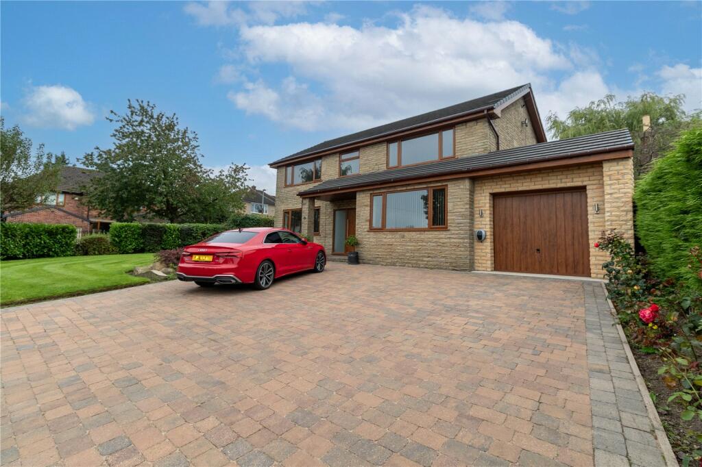 5 bedroom detached house for sale in Dorchester Road, Fixby