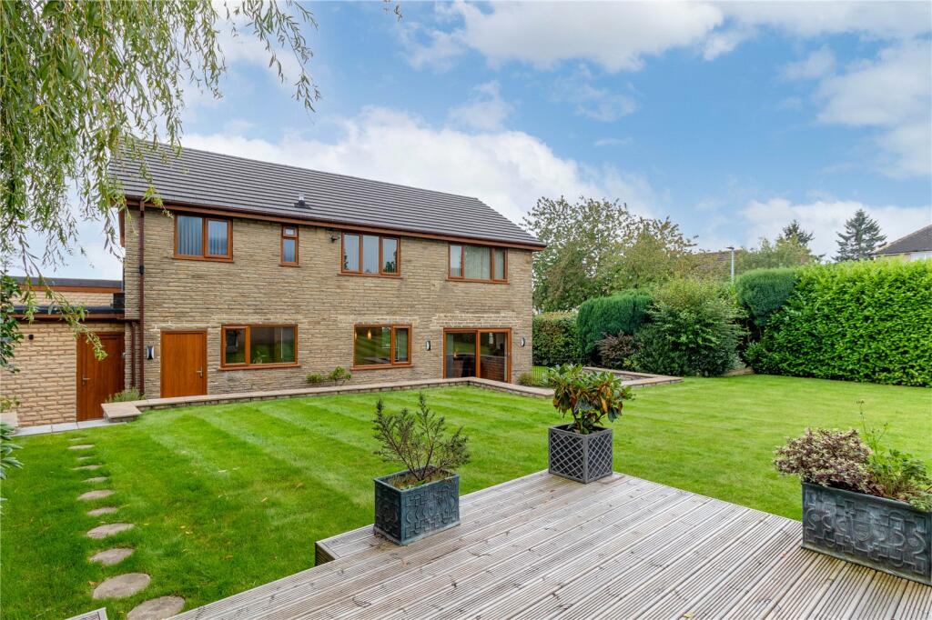5 bedroom detached house for sale in Dorchester Road, Fixby