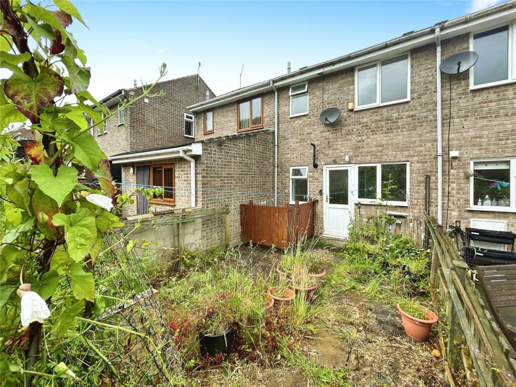 2 bedroom terraced house for sale in Kinder Avenue, Cowlersley