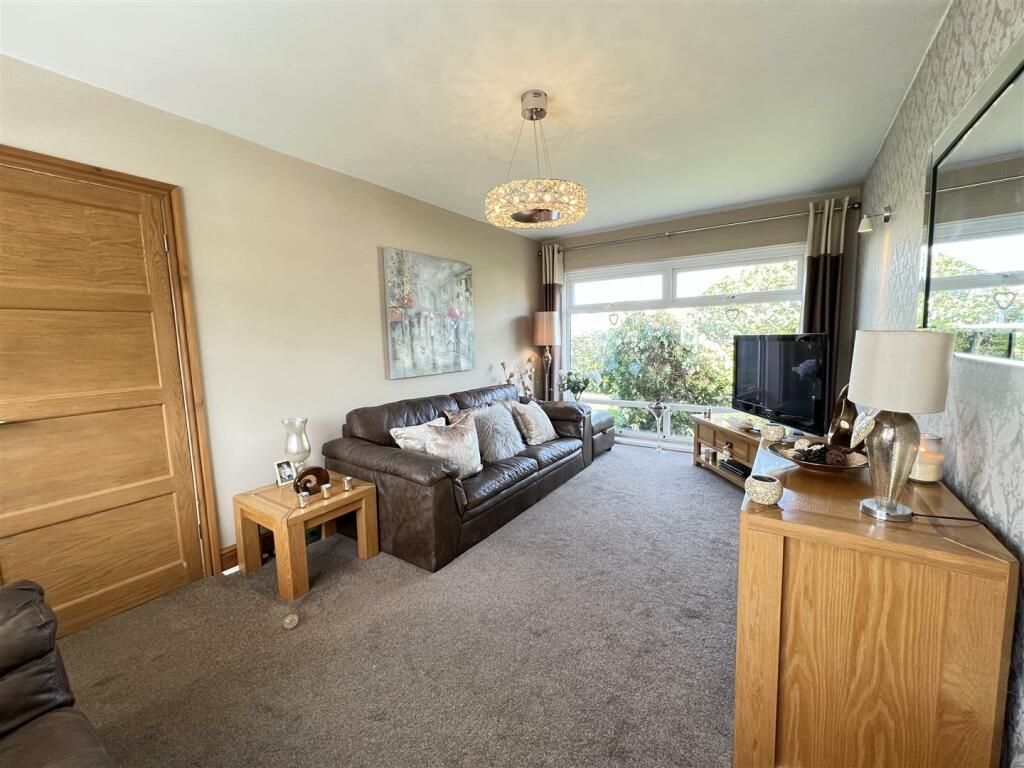 3 bedroom detached house for sale in Fairoak Close, Landare, CF44