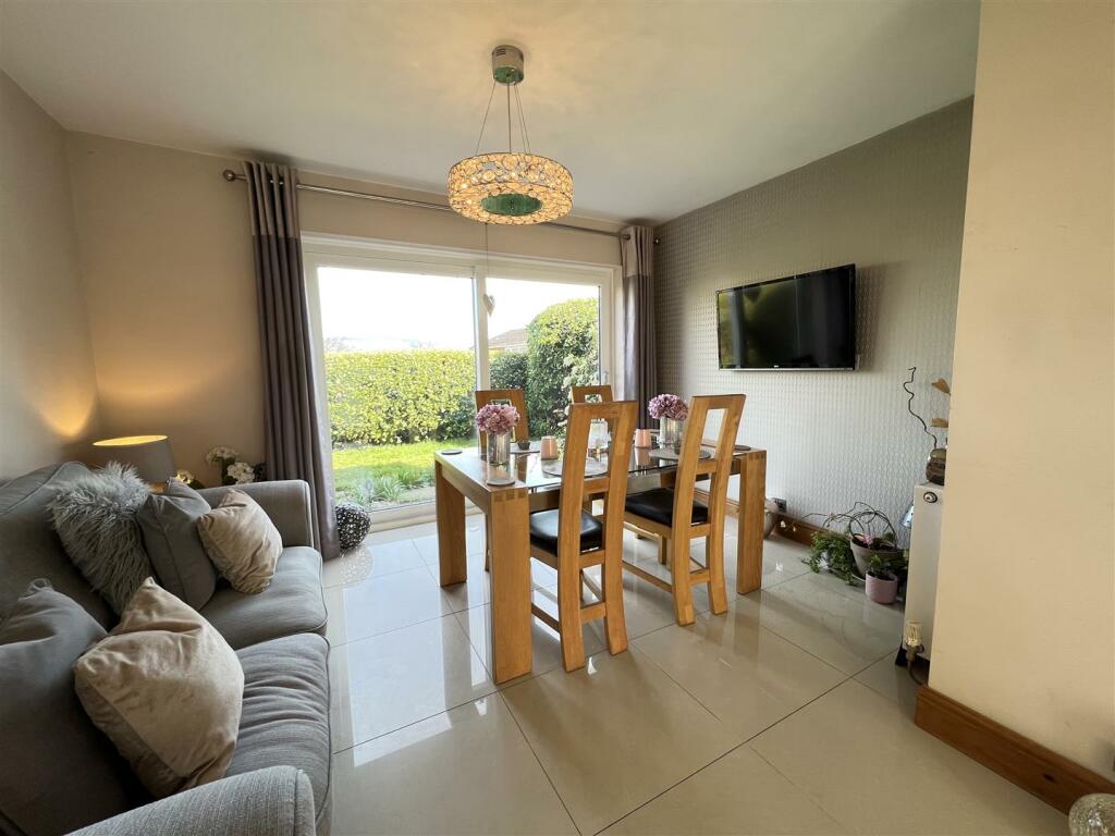 3 bedroom detached house for sale in Fairoak Close, Landare, CF44