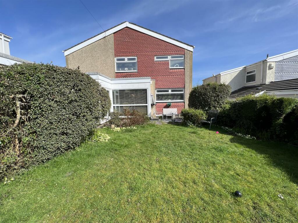 3 bedroom detached house for sale in Fairoak Close, Landare, CF44