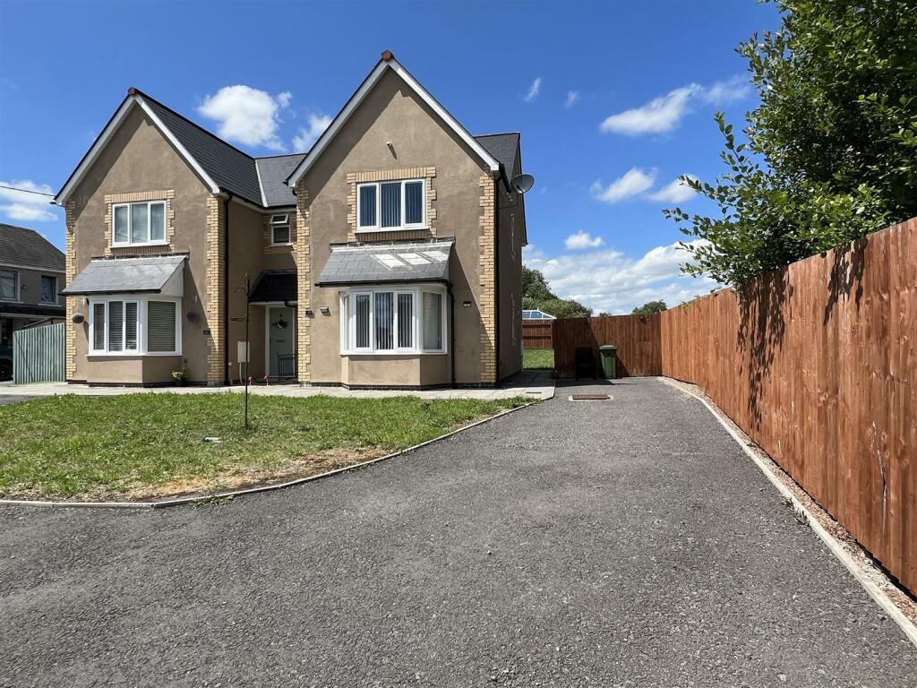 3 bedroom semidetached house for sale in Elm Grove, Hirwaun, Aberdare