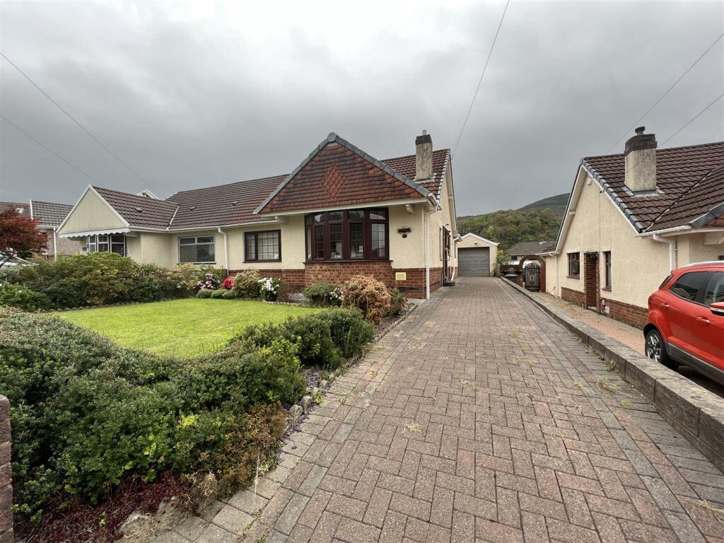 2 bedroom semidetached bungalow for sale in Gower Road, Aberdare, CF44
