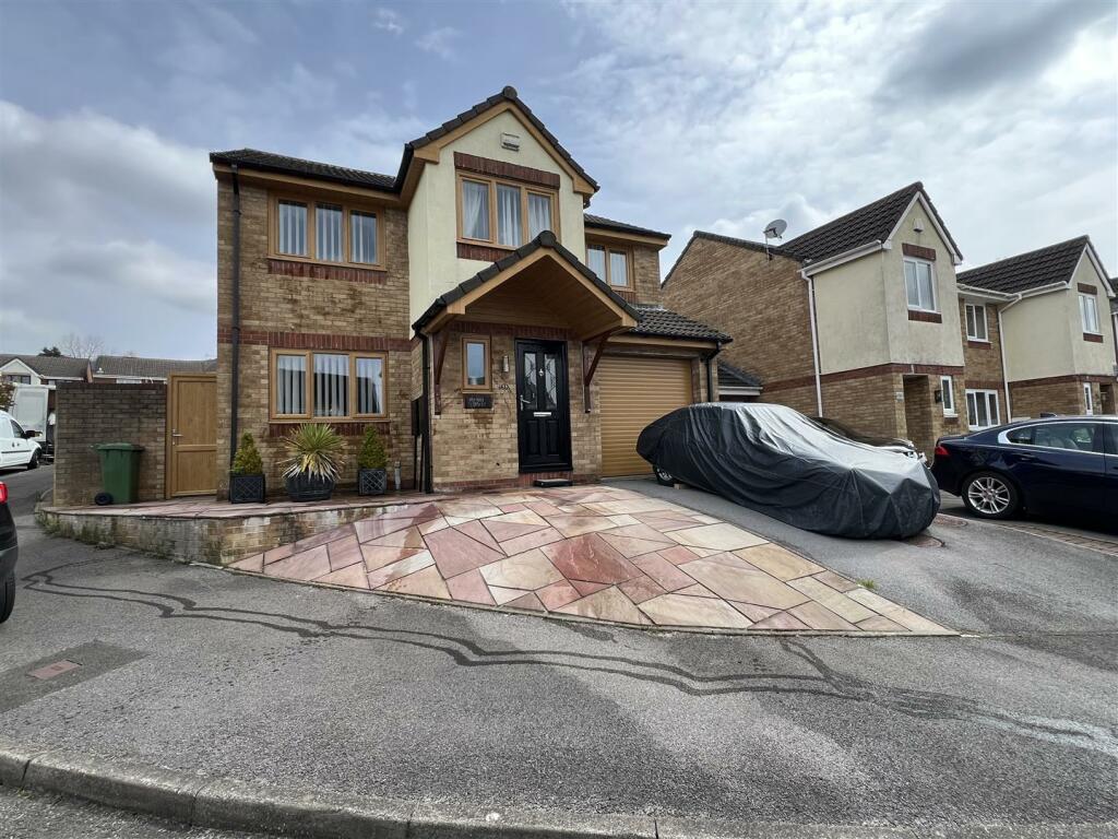 4 bedroom detached house for sale in Greenways, Abernant, Aberdare, CF44