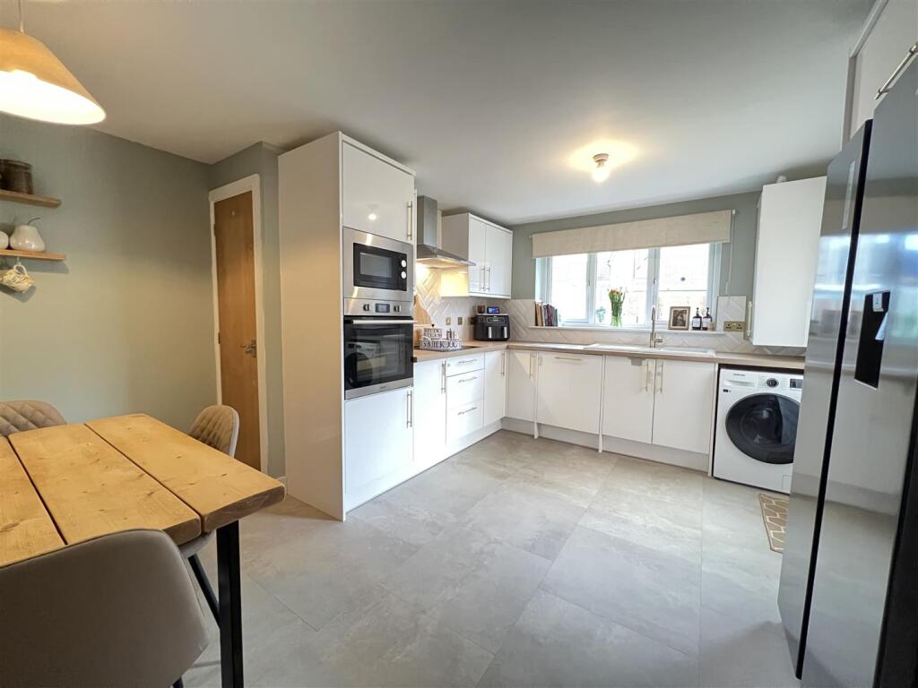 Additional property image - Cae Alaw Goch, Aberdare