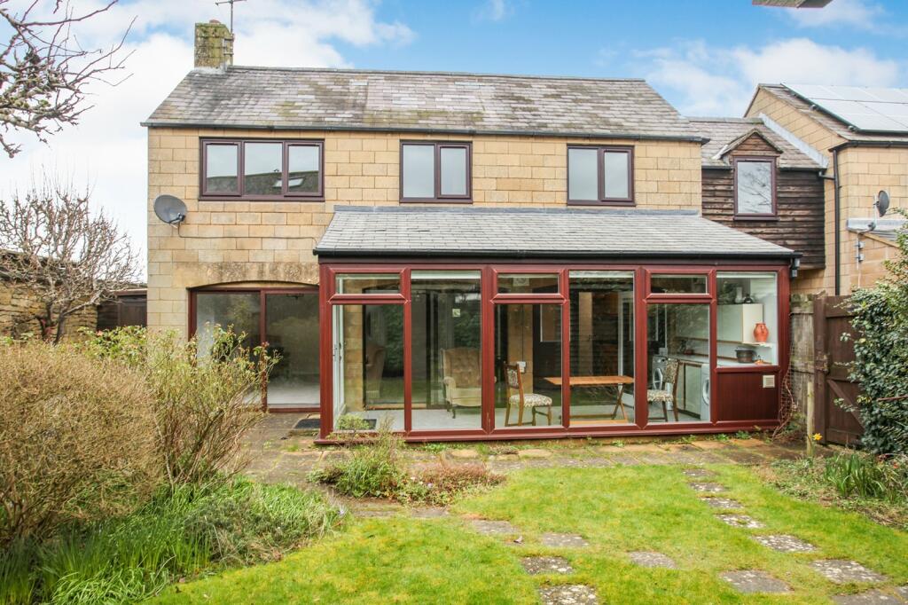 4 bedroom link detached house for sale in St. Davids Walk, Moretonin