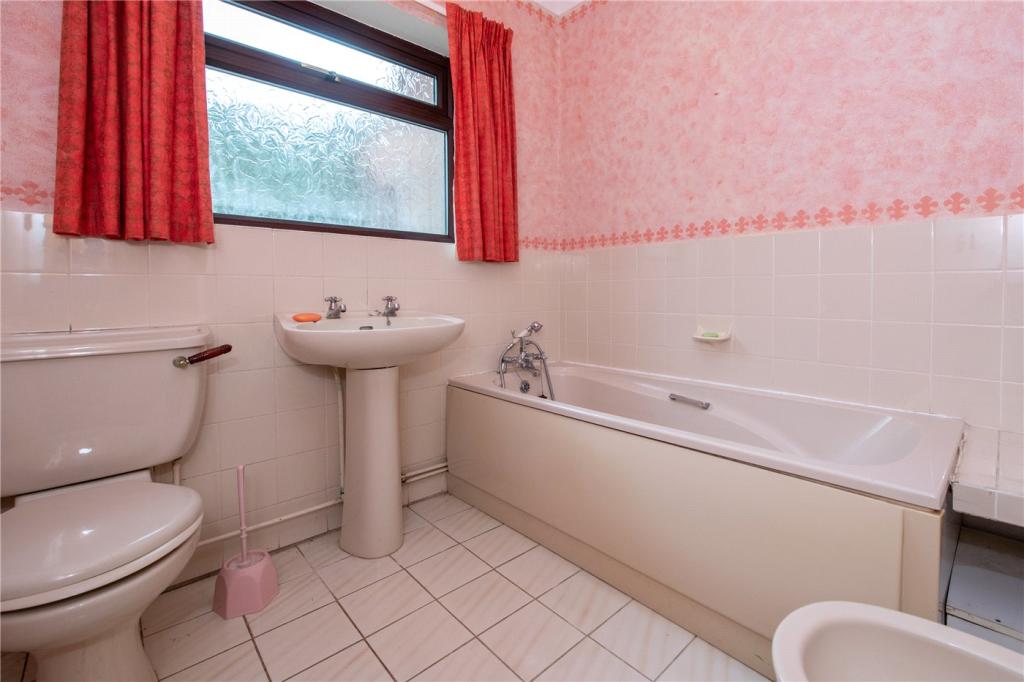 6 bedroom bungalow for sale in Bulby, Bourne, Lincolnshire, PE10