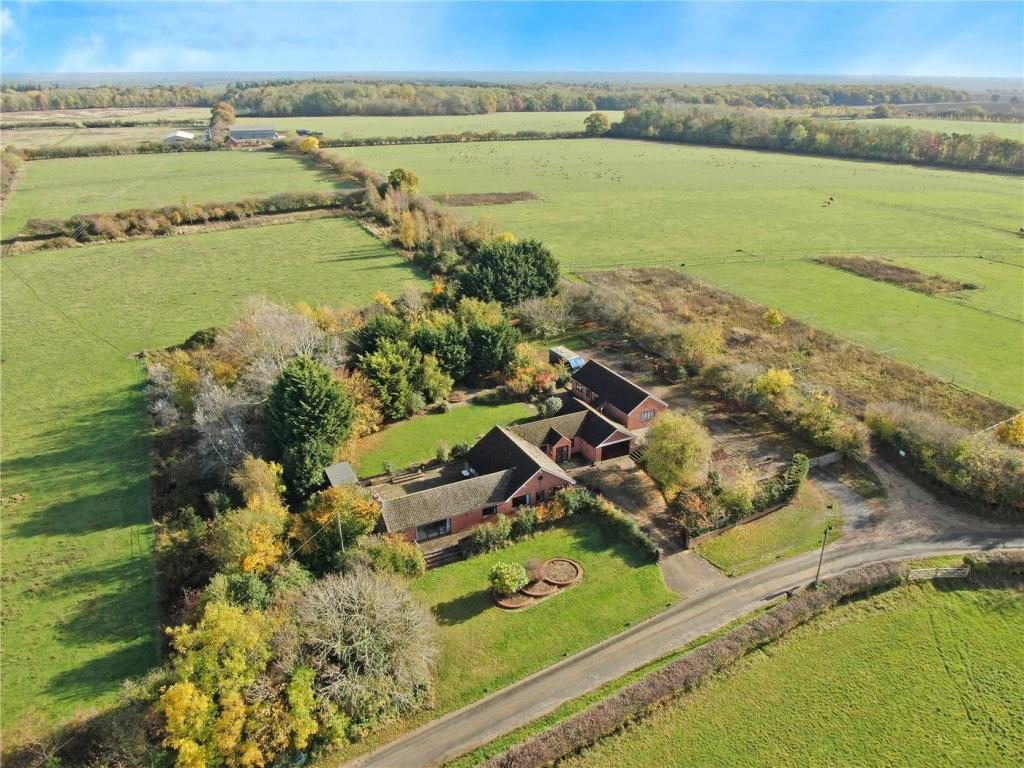 6 bedroom bungalow for sale in Bulby, Bourne, Lincolnshire, PE10