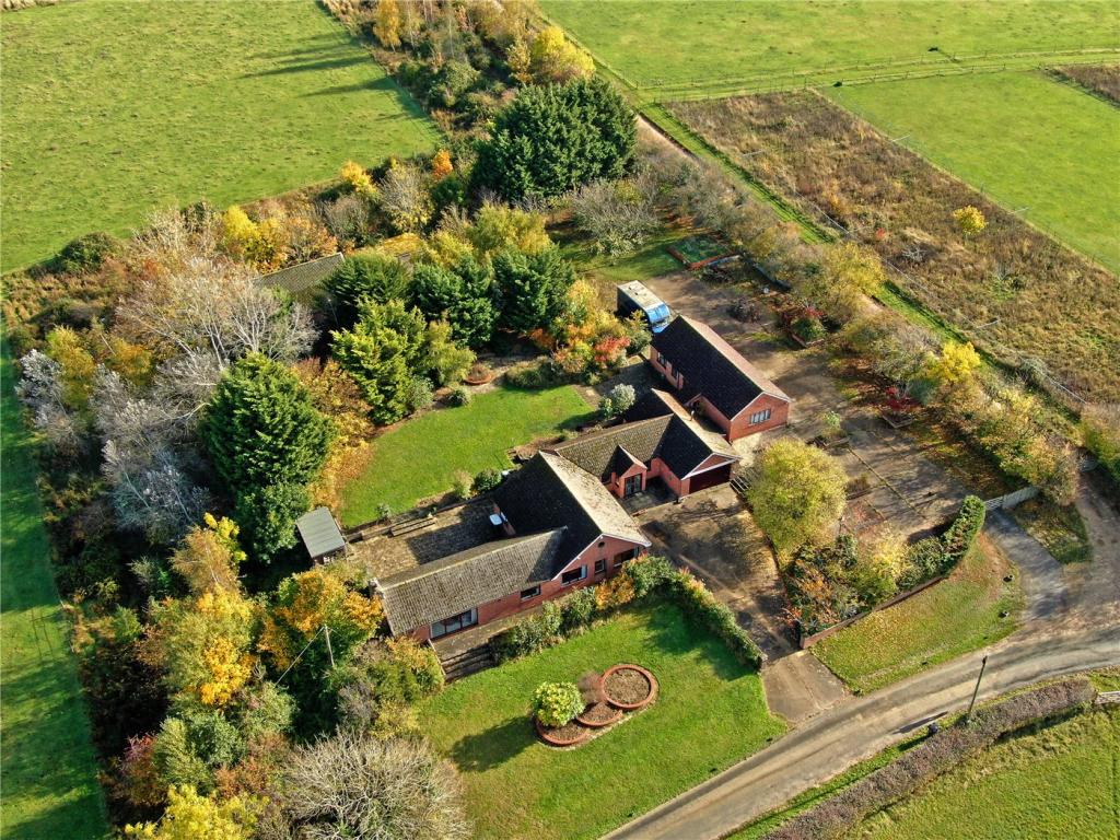 6 bedroom bungalow for sale in Bulby, Bourne, Lincolnshire, PE10
