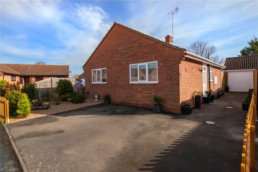 2 bedroom bungalow for sale in Millfield Road, Morton, Bourne