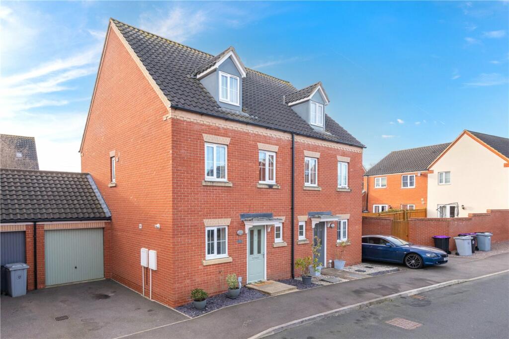 3 bedroom semidetached house for sale in Aintree Way, Bourne