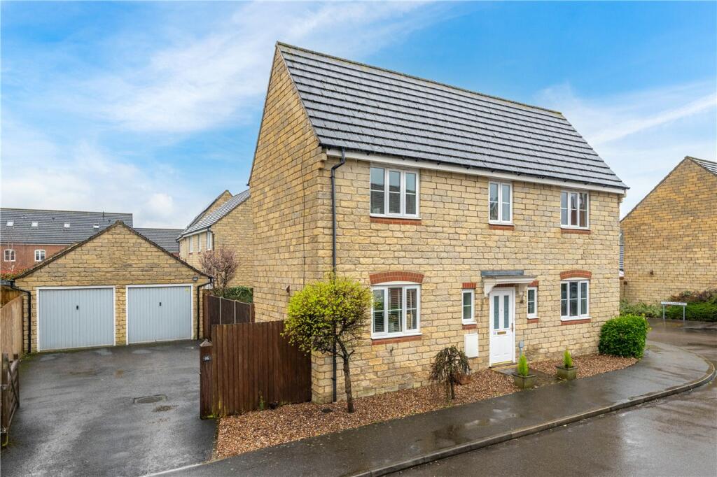 4 bedroom detached house for sale in Buttercup Drive, Bourne, PE10