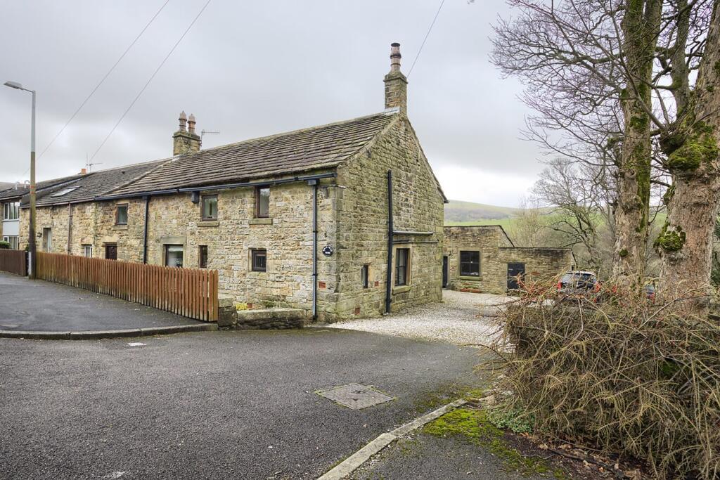 2 bedroom farm house for sale in Bulls Head Farm, Red Lees Road