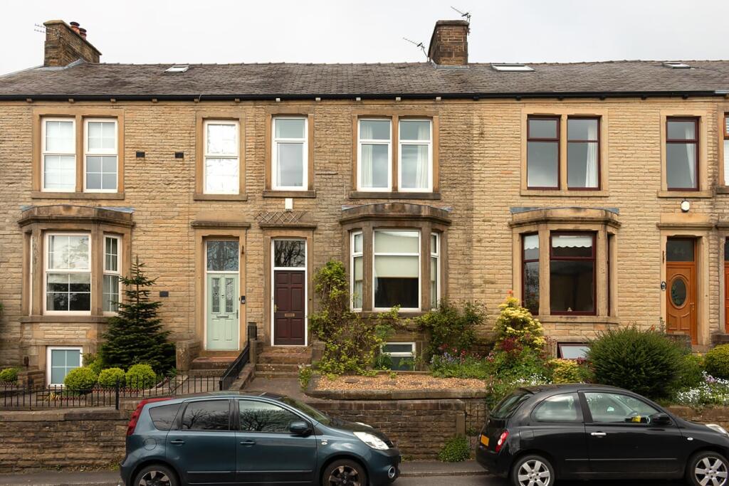 4 bedroom terraced house for sale in Blackburn Road, Padiham