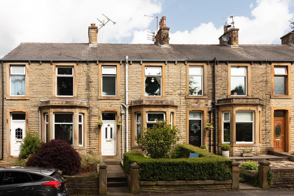 3 bedroom terraced house for sale in Blackburn Road, Padiham