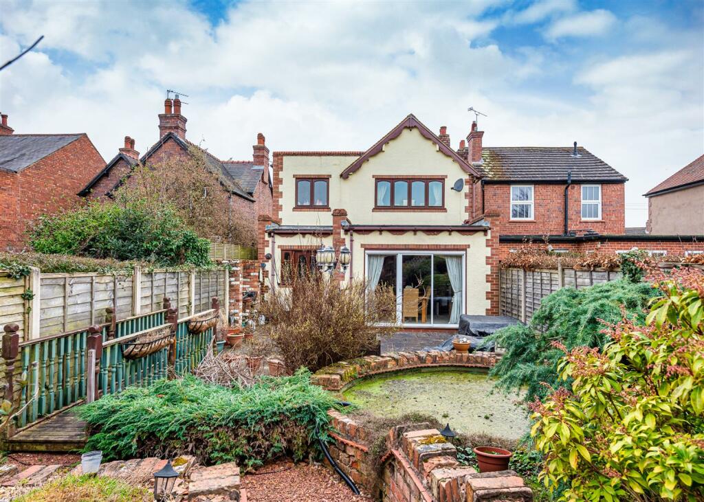 3 bedroom detached house for sale in 25 Walk Lane, Wombourne, Wolverhampton, WV5