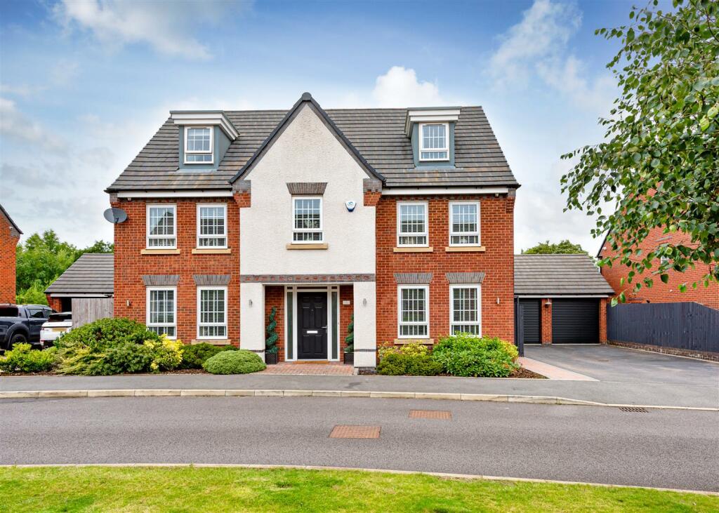 5 bedroom detached house for sale in 10 Lydiate Hill Road, Baggeridge
