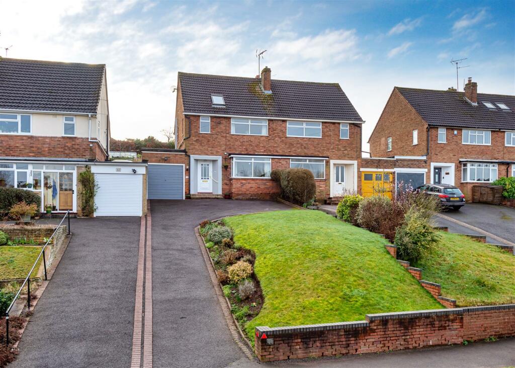 4 bedroom semidetached house for sale in 44 Common Road, Wombourne, Wolverhampton, WV5