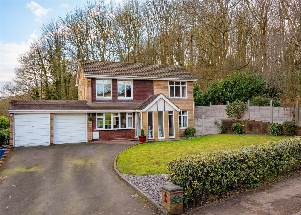 4 bedroom detached house for sale in Wychaven, The Holloway, Swindon