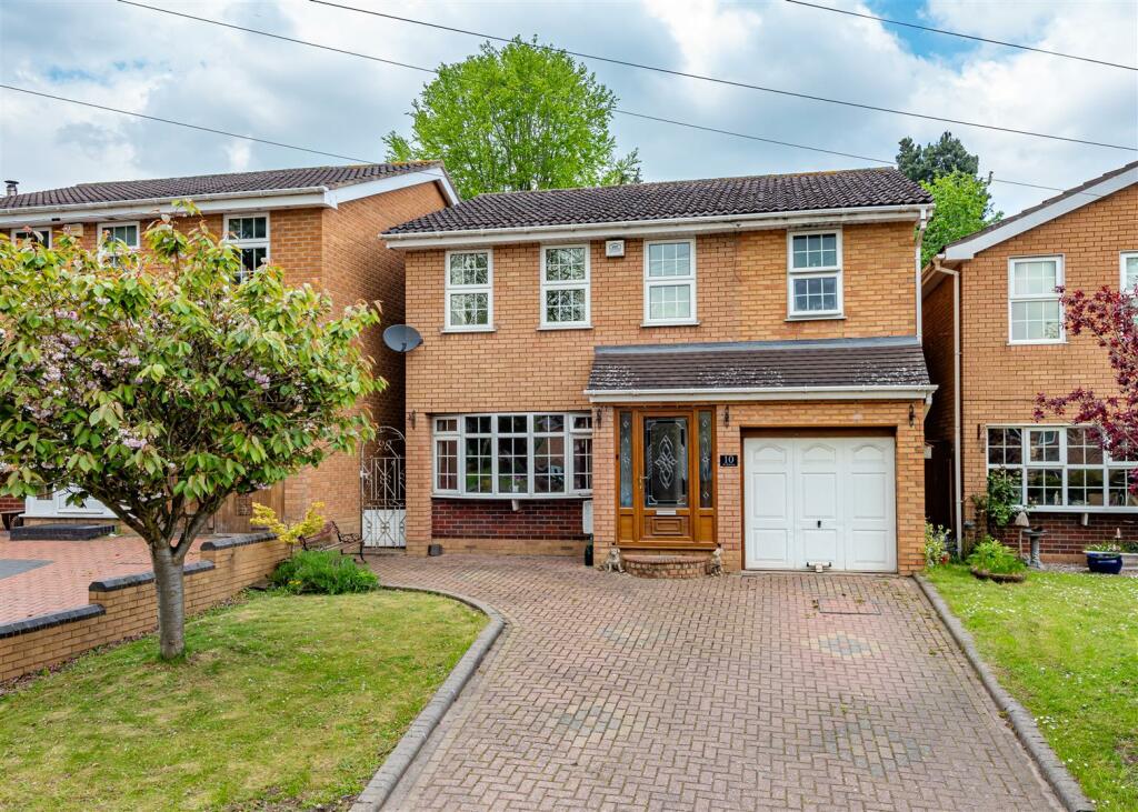4 bedroom detached house for sale in The Holloway, Swindon, Dudley, DY3