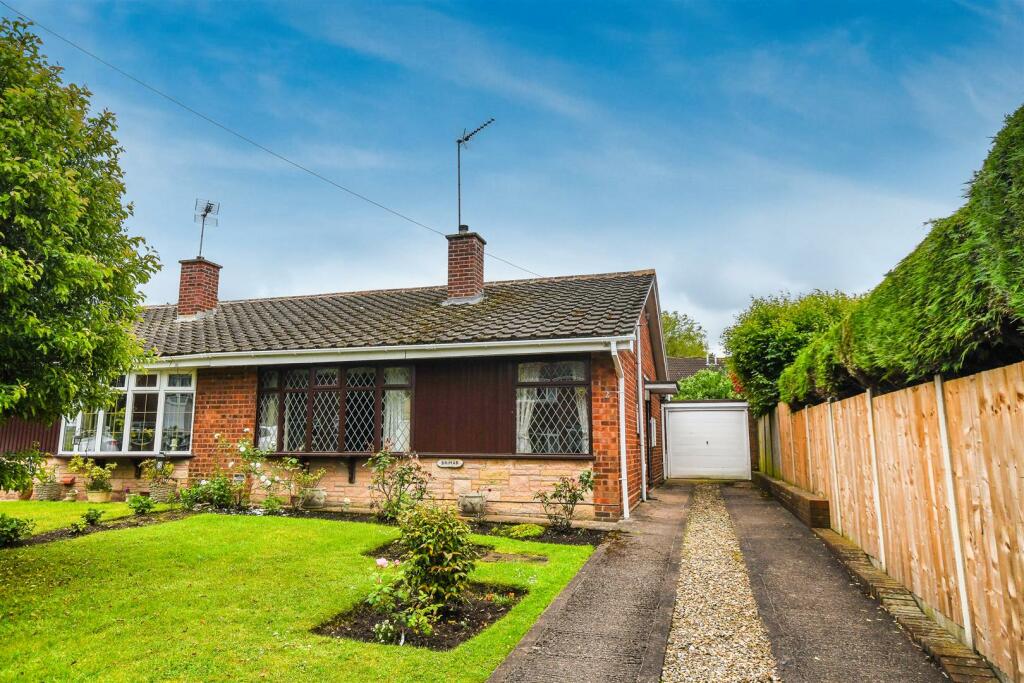 2 bedroom semidetached bungalow for sale in Manor Drive, Swindon