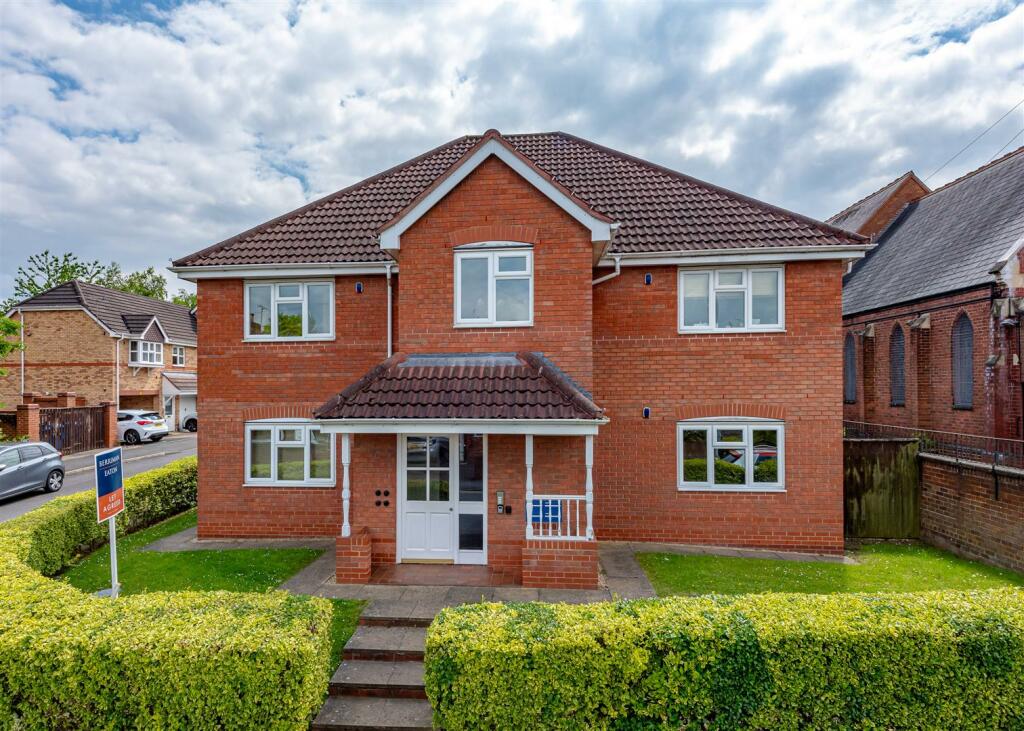 1 bedroom flat for sale in Common Road, Wombourne, Wolverhampton, WV5
