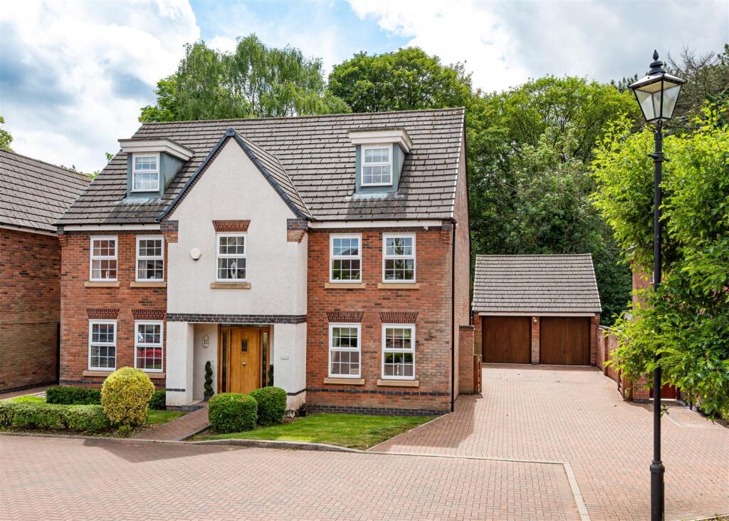 Main image of property: 4 Great Hall Grove, Wolverhampton
