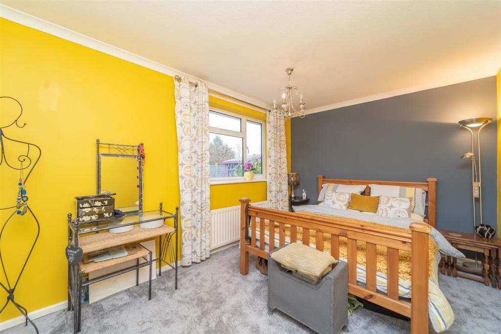 2 bedroom detached bungalow for sale in Madeira, 45 Keepers Lane