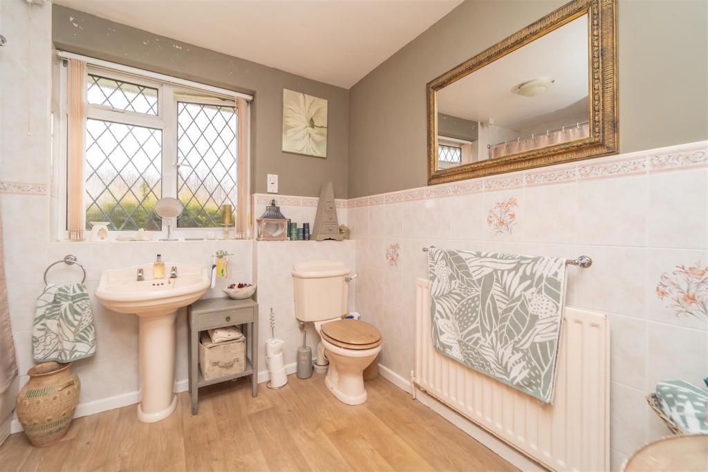 2 bedroom detached bungalow for sale in Madeira, 45 Keepers Lane