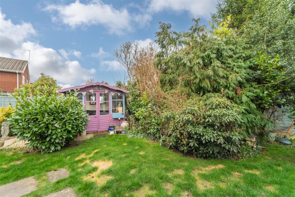 2 bedroom detached bungalow for sale in Madeira, 45 Keepers Lane