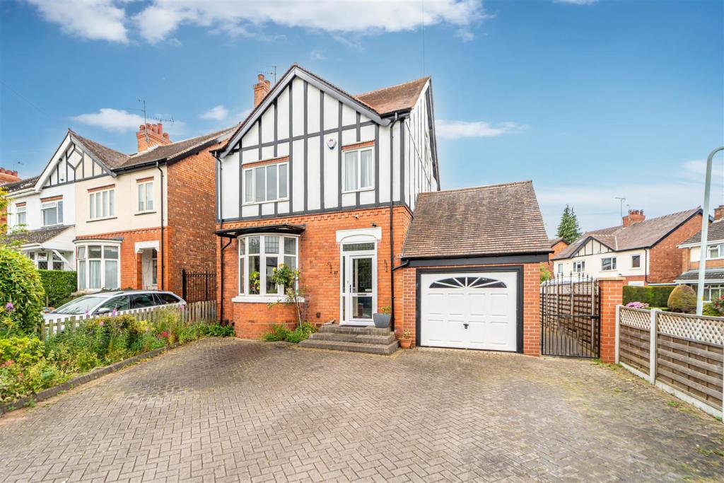 5 bedroom detached house for sale in Tregunna, 27 Richmond Road