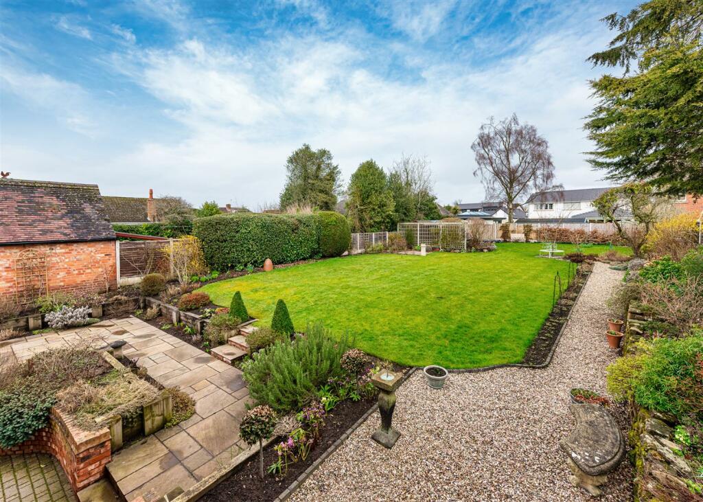 5 bedroom detached house for sale in Garden Cottage, 4 Shop Lane