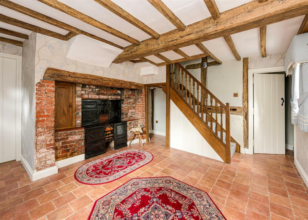 5 bedroom detached house for sale in Garden Cottage, 4 Shop Lane