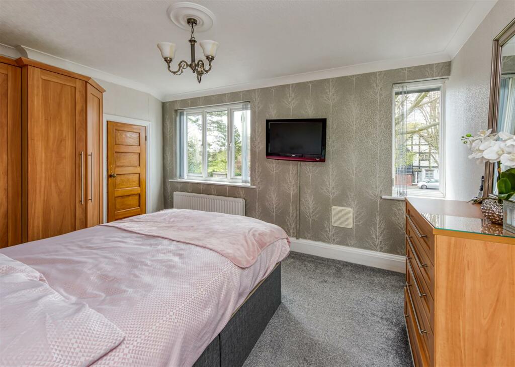 5 bedroom detached house for sale in 94 Codsall Road, Tettenhall
