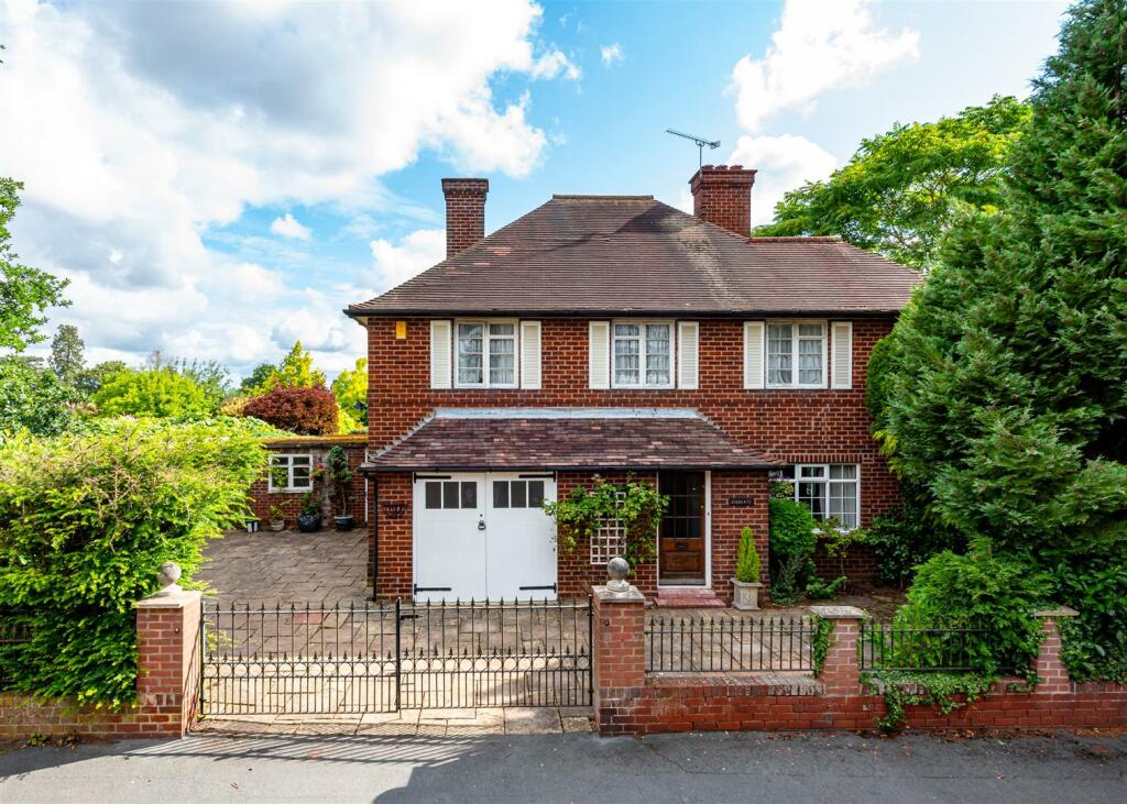 4 bedroom detached house for sale in Oxleaze, Grange Road, Albrighton